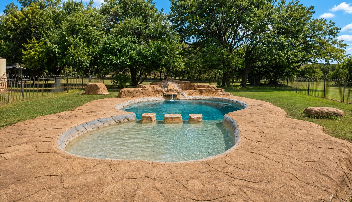 Swimming pool at Emshopi Campsite